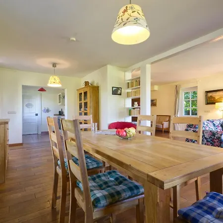 Reetdachhaus Mit Grossem Garten Und Kamin Сasa de vacaciones *