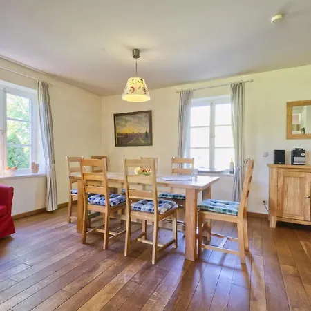 Reetdachhaus Mit Grossem Garten Und Kamin * 마를로브