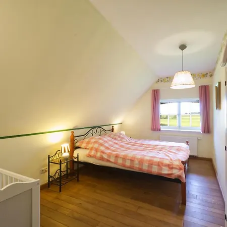 Reetdachhaus Mit Grossem Garten Und Kamin 펜션 마를로브