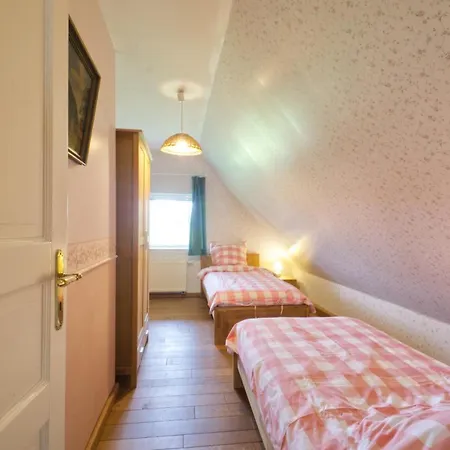 펜션 Reetdachhaus Mit Grossem Garten Und Kamin