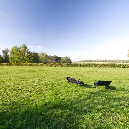펜션 Reetdachhaus Mit Grossem Garten Und Kamin