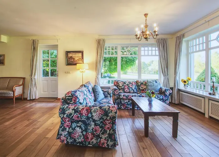 別荘 Reetdachhaus Mit Grossem Garten Und Kamin