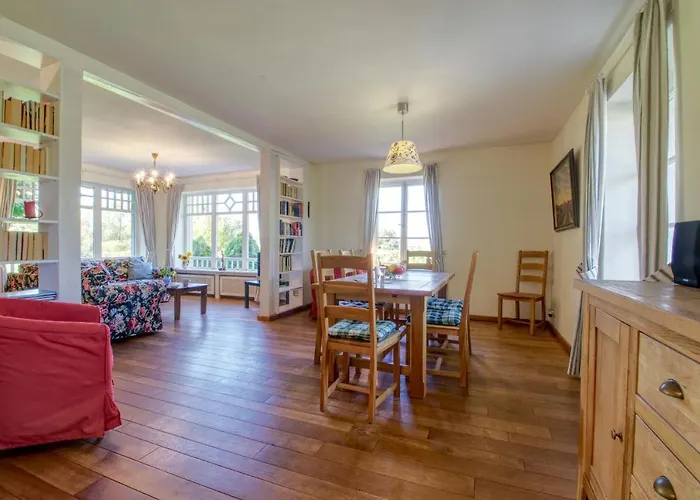 Reetdachhaus Mit Grossem Garten Und Kamin * マルロー