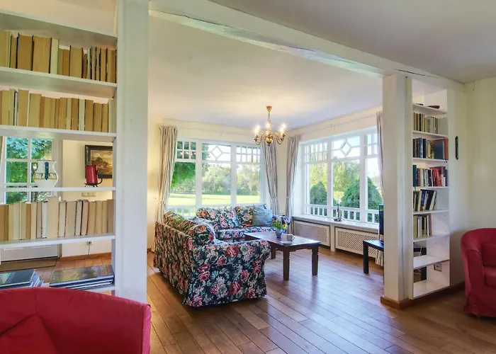 Reetdachhaus Mit Grossem Garten Und Kamin * מארלו