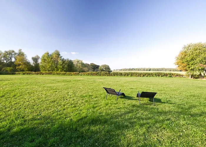 בית נופש Reetdachhaus Mit Grossem Garten Und Kamin