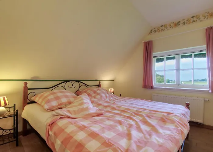 別荘 Reetdachhaus Mit Grossem Garten Und Kamin マルロー