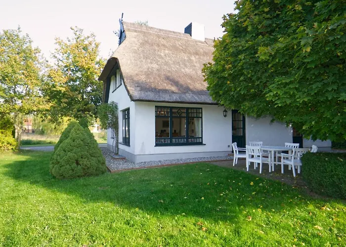 Reetdachhaus Mit Grossem Garten Und Kamin マルロー