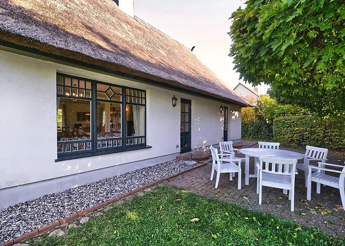Reetdachhaus Mit Grossem Garten Und Kamin * マルロー